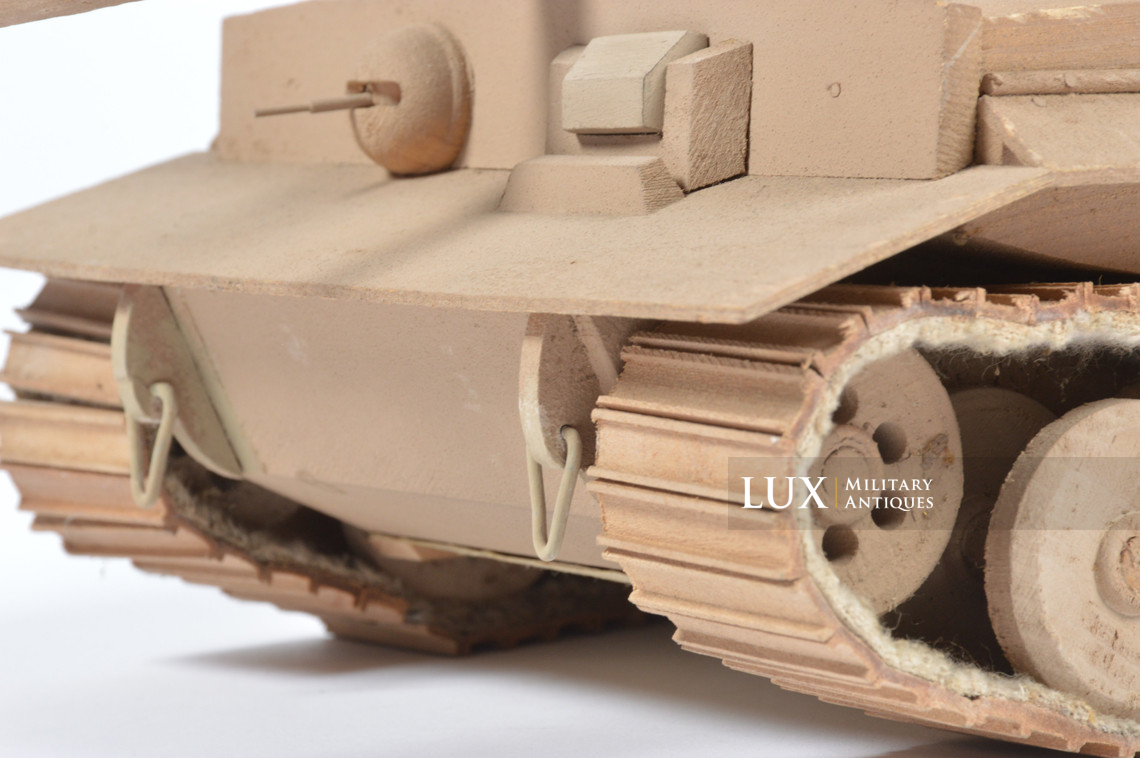 Maquette allemande d’instruction en bois d’un char « TIGER I » - photo 10