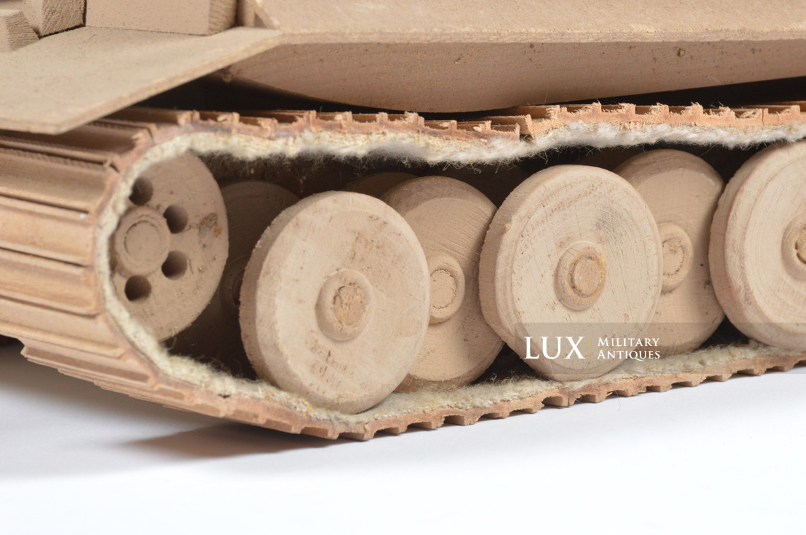 Maquette allemande d’instruction en bois d’un char « TIGER I » - photo 11