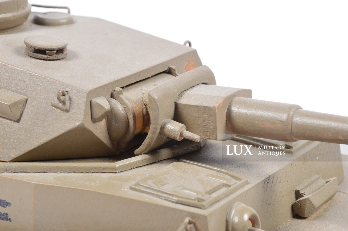 Maquette allemande d’instruction en bois d’un char « Panzer III » - photo 9