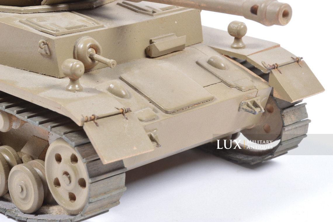 Maquette allemande d’instruction en bois d’un char « Panzer III » - photo 12