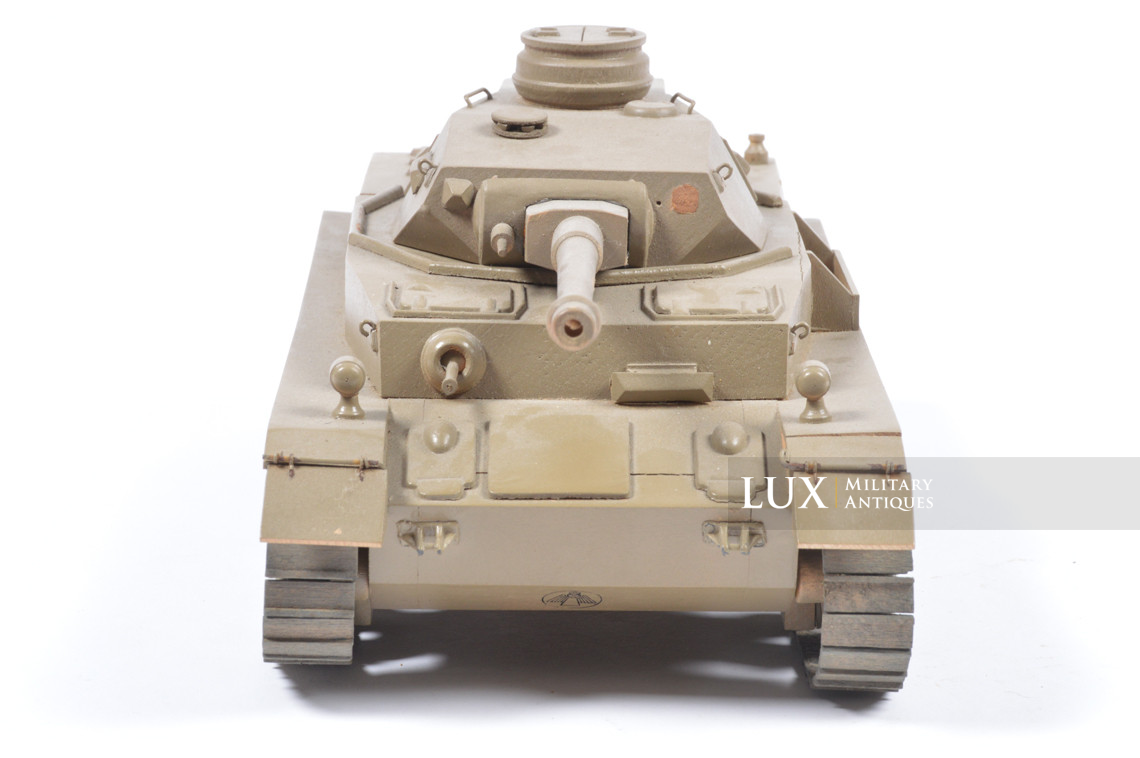 Maquette allemande d’instruction en bois d’un char « Panzer III » - photo 13