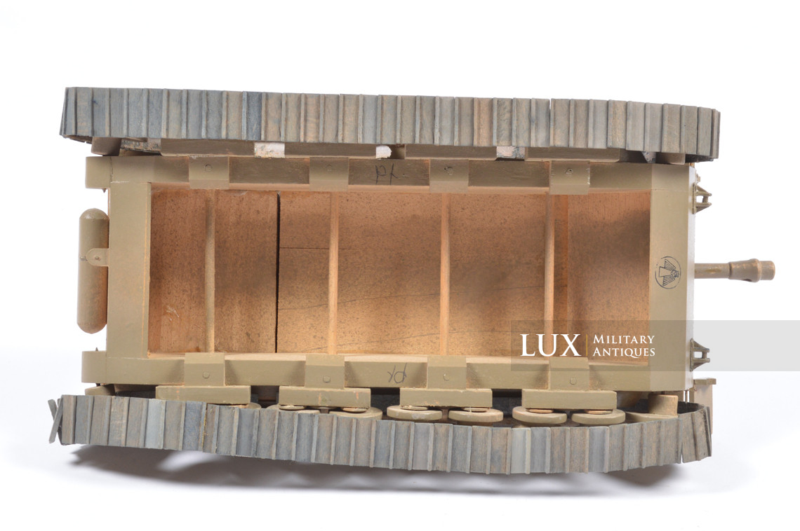 Maquette allemande d’instruction en bois d’un char « Panzer III » - photo 33