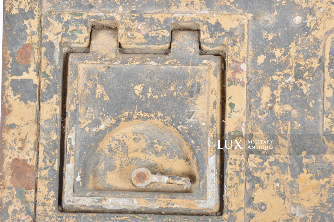 Camouflaged German radio accessories crate, « Torn.Fu.d2 Zubehör » - photo 9