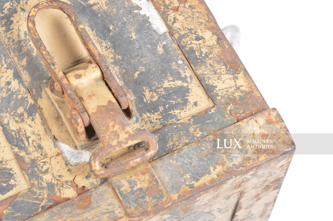 Camouflaged German radio accessories crate, « Torn.Fu.d2 Zubehör » - photo 20