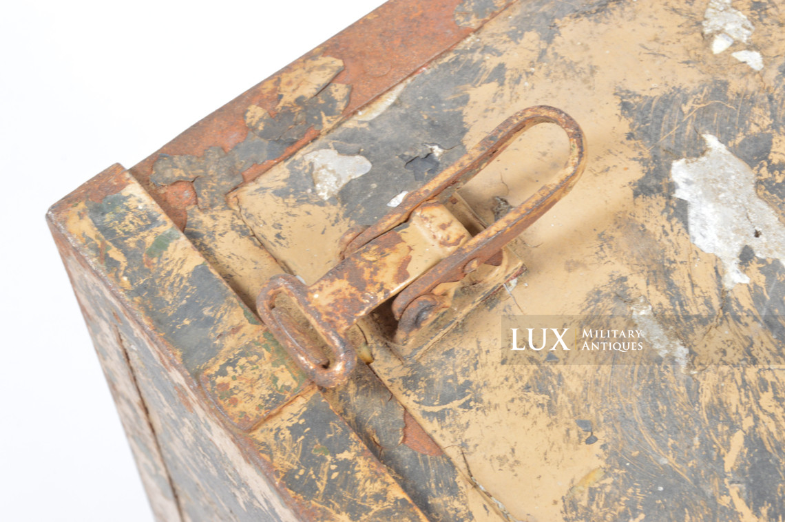 Camouflaged German radio accessories crate, « Torn.Fu.d2 Zubehör » - photo 28