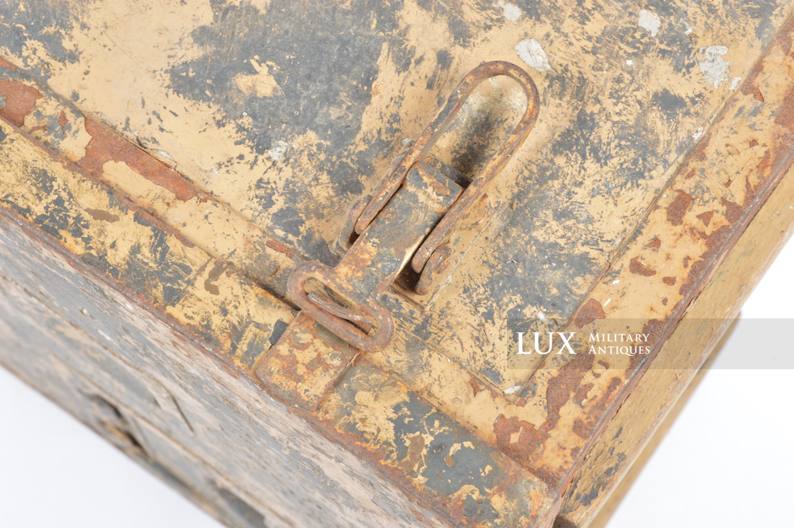 Camouflaged German radio accessories crate, « Torn.Fu.d2 Zubehör » - photo 31