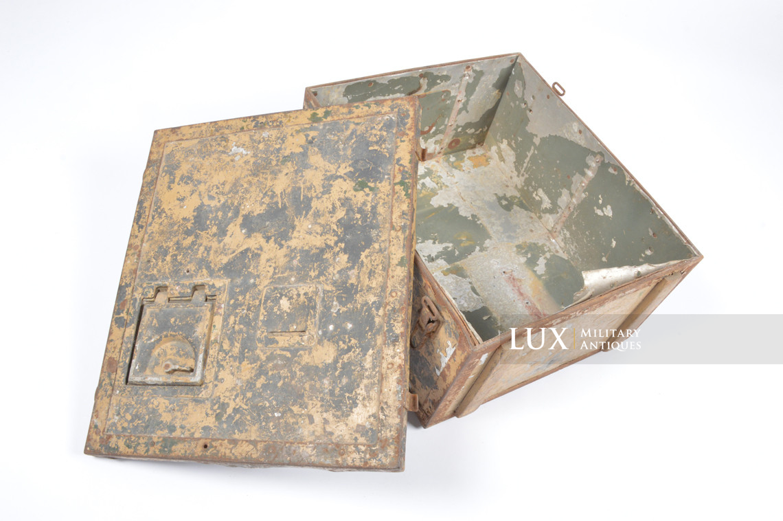 Camouflaged German radio accessories crate, « Torn.Fu.d2 Zubehör » - photo 36