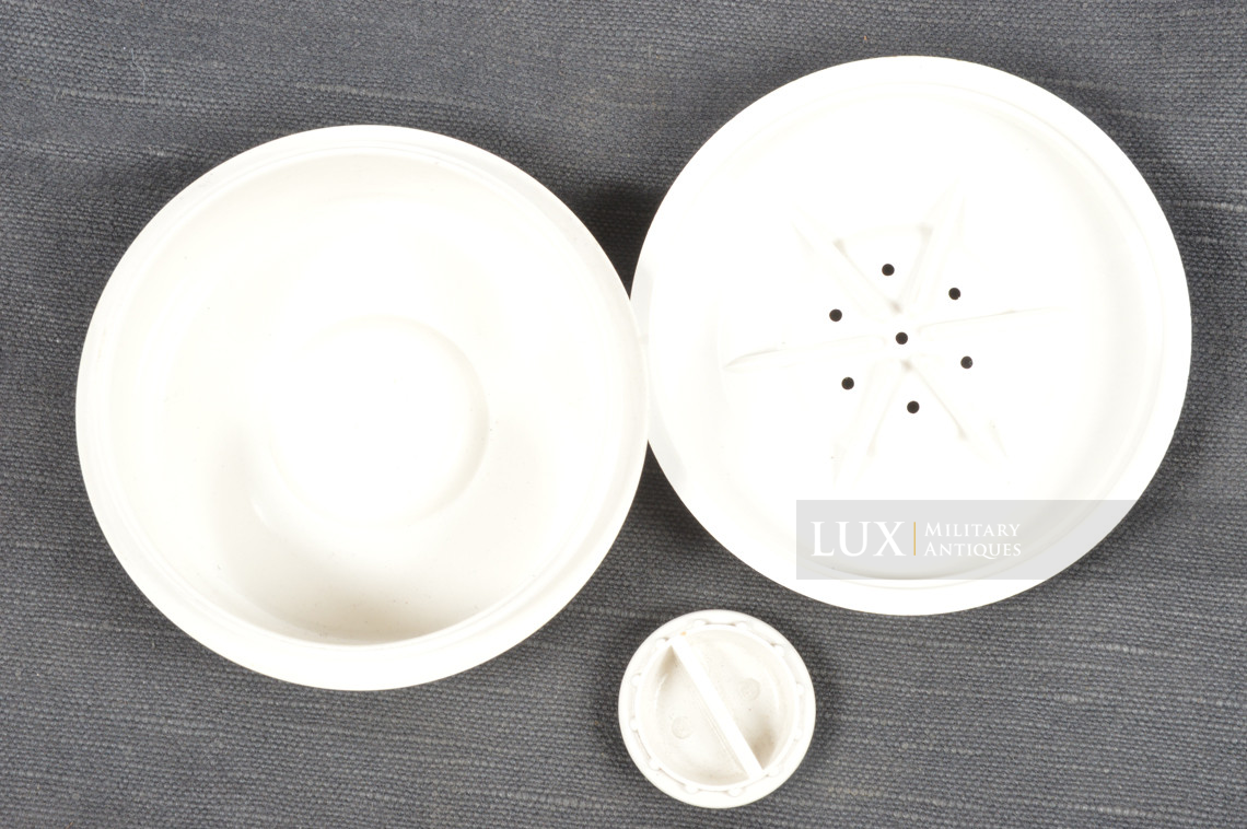 German white bakelite butterdish - photo 10