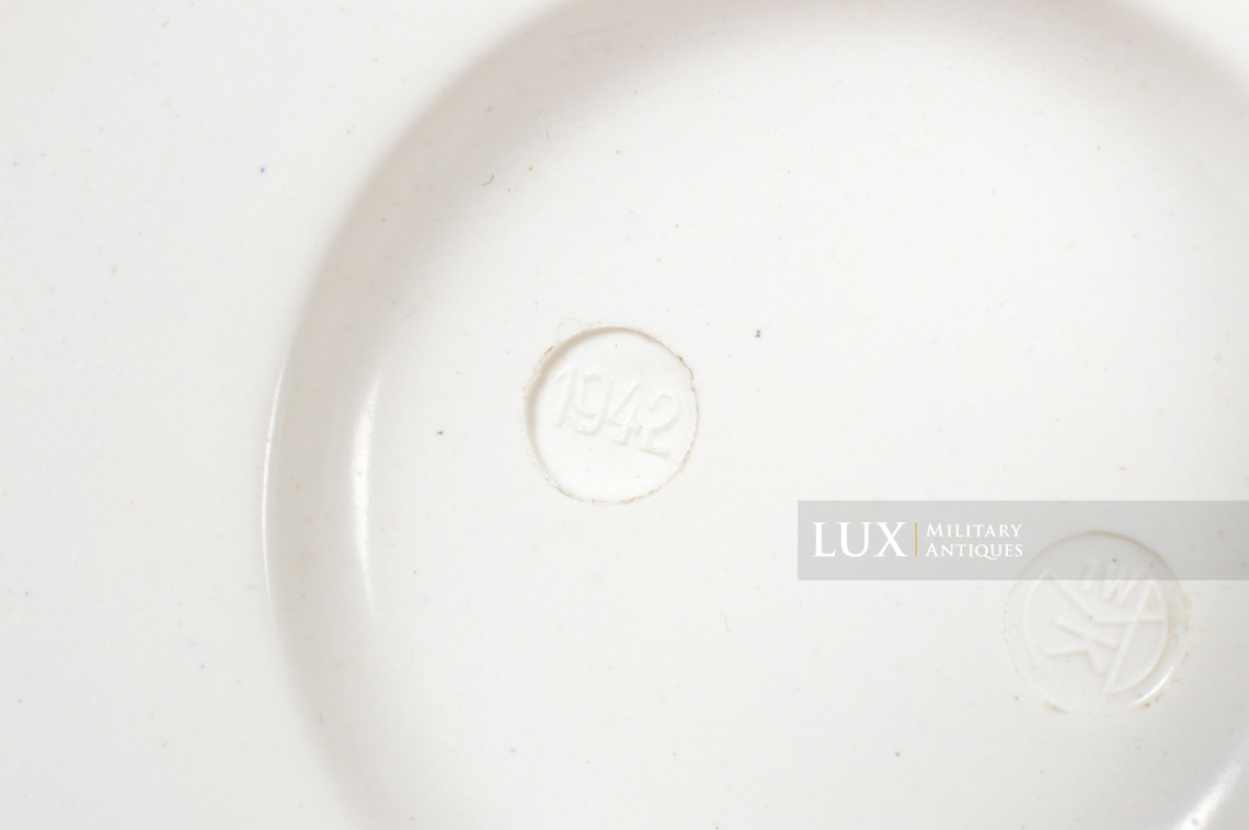 German white bakelite butterdish - photo 11