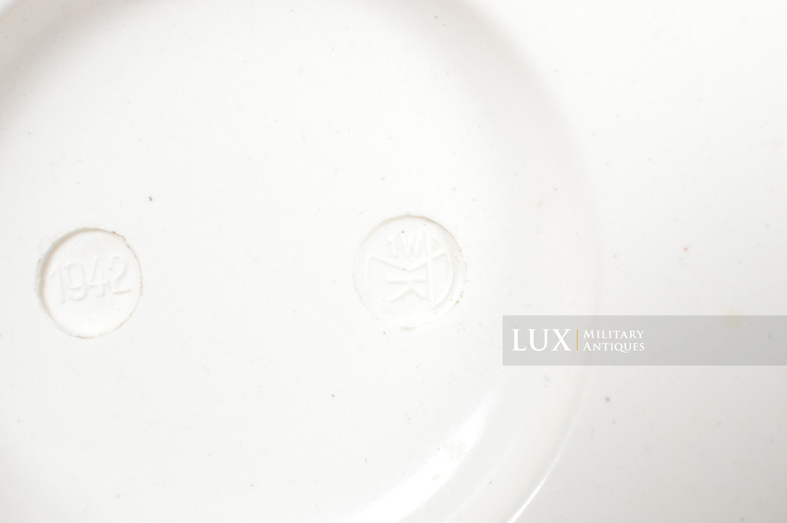 German white bakelite butterdish - photo 12