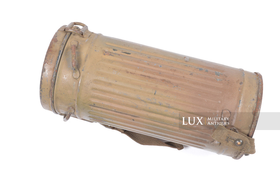 German three-tone camouflage gas mask canister, « named / Paris » - photo 10
