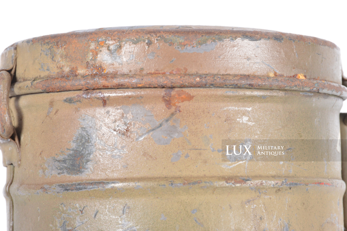 German three-tone camouflage gas mask canister, « named / Paris » - photo 17