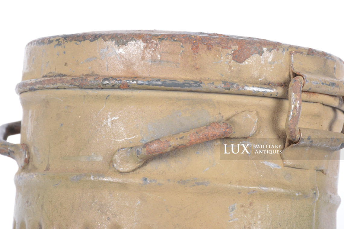 German three-tone camouflage gas mask canister, « named / Paris » - photo 18
