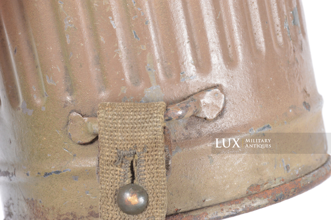 German three-tone camouflage gas mask canister, « named / Paris » - photo 19