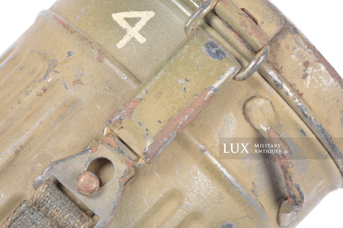 German three-tone camouflage gas mask canister, « named / Paris » - photo 20