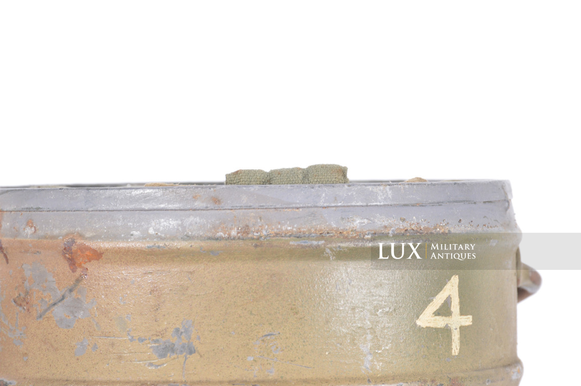 German three-tone camouflage gas mask canister, « named / Paris » - photo 24