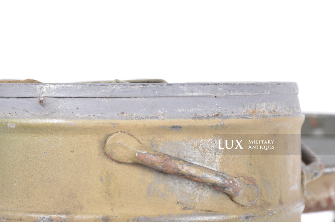 German three-tone camouflage gas mask canister, « named / Paris » - photo 25