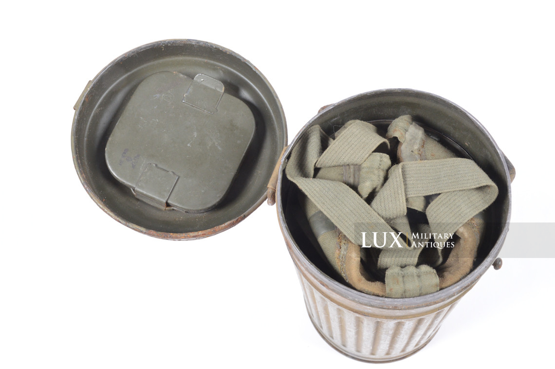 German three-tone camouflage gas mask canister, « named / Paris » - photo 30