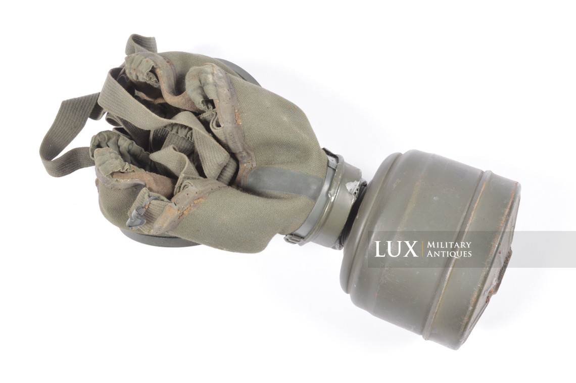 German three-tone camouflage gas mask canister, « named / Paris » - photo 35