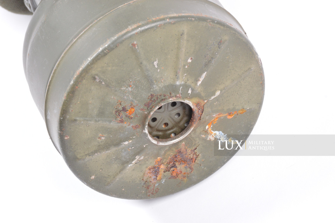 German three-tone camouflage gas mask canister, « named / Paris » - photo 36