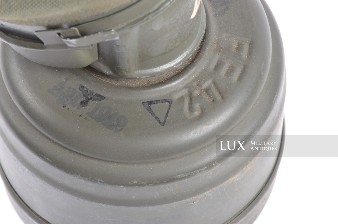 German three-tone camouflage gas mask canister, « named / Paris » - photo 37
