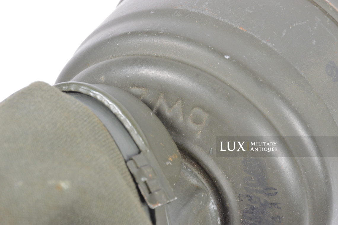 German three-tone camouflage gas mask canister, « named / Paris » - photo 39