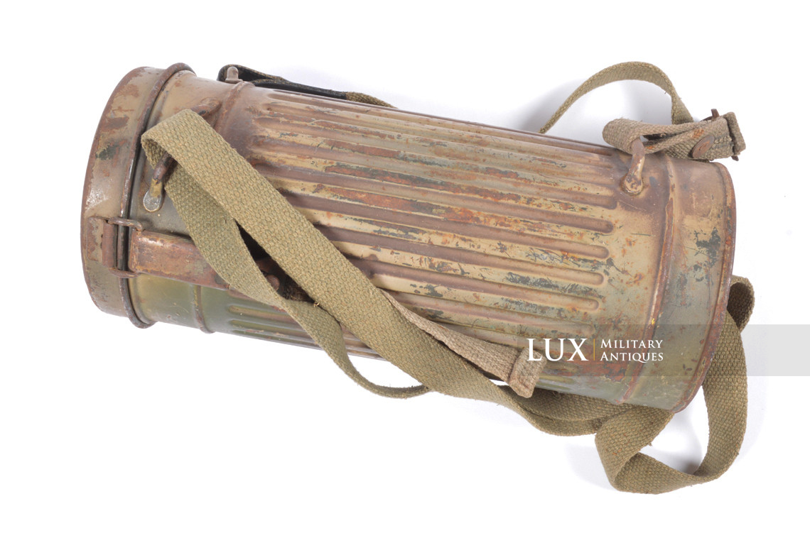 German three-tone camouflage gas mask canister, « Normandy / as-found » - photo 9
