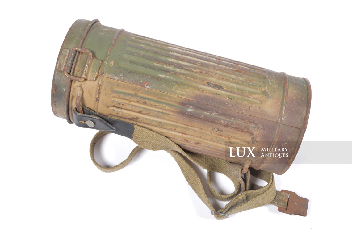German three-tone camouflage gas mask canister, « Normandy / as-found » - photo 11