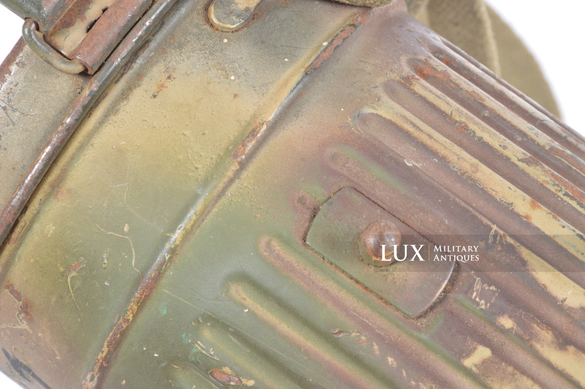 German three-tone camouflage gas mask canister, « Normandy / as-found » - photo 29