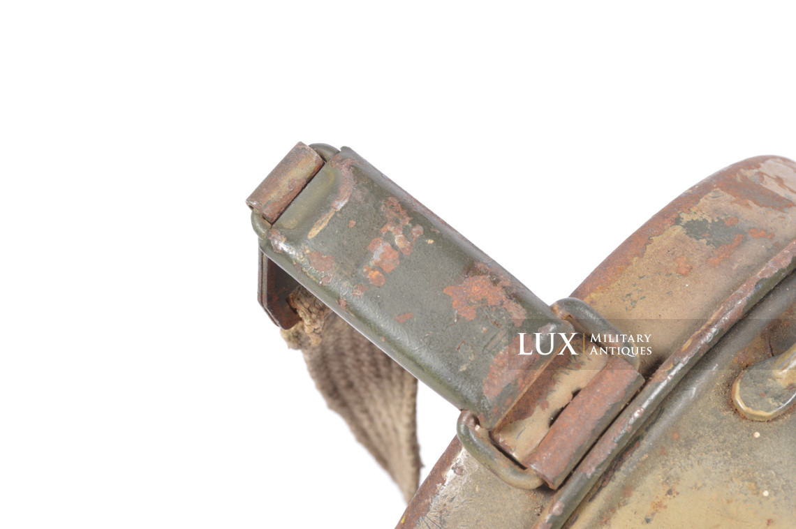 German three-tone camouflage gas mask canister, « Normandy / as-found » - photo 36