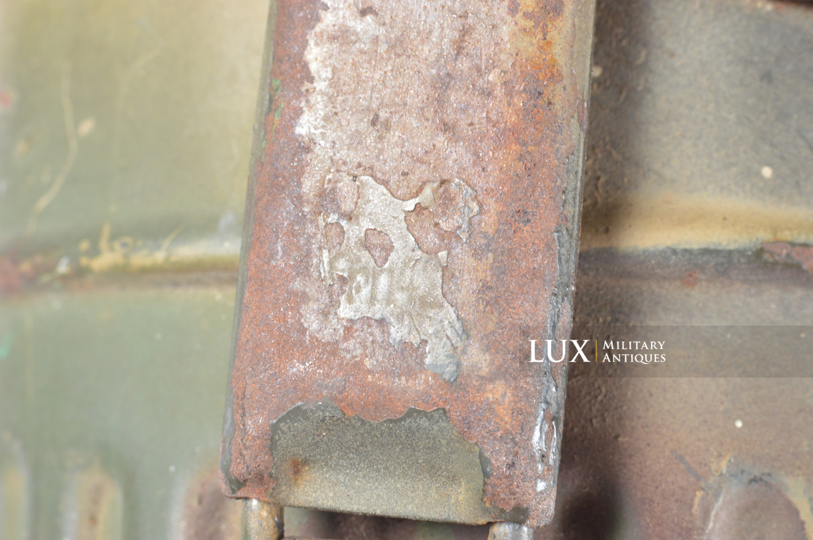 German three-tone camouflage gas mask canister, « Normandy / as-found » - photo 19