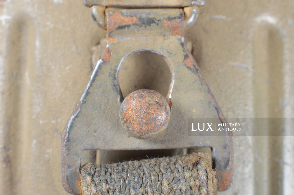 German three-tone camouflage gas mask canister, « named / Paris » - photo 21