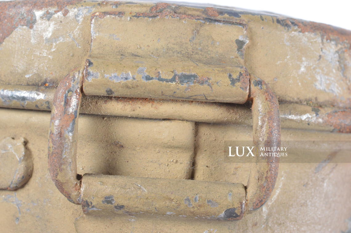 German three-tone camouflage gas mask canister, « named / Paris » - photo 28