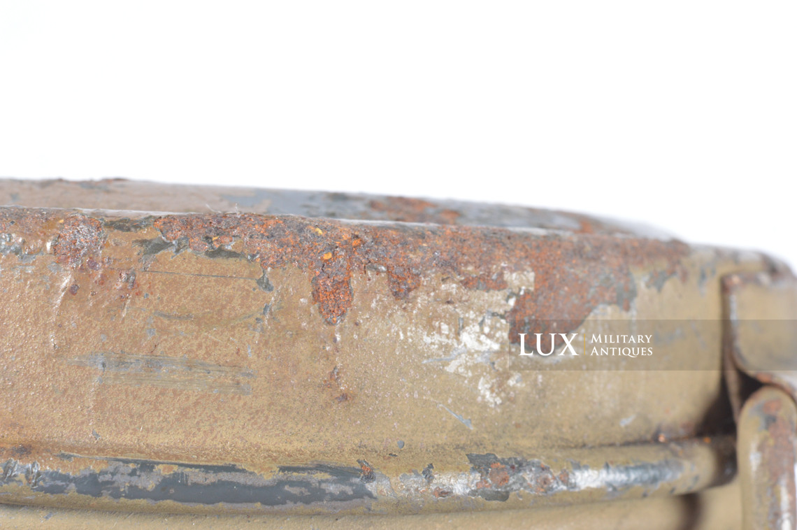 German three-tone camouflage gas mask canister, « named / Paris » - photo 29