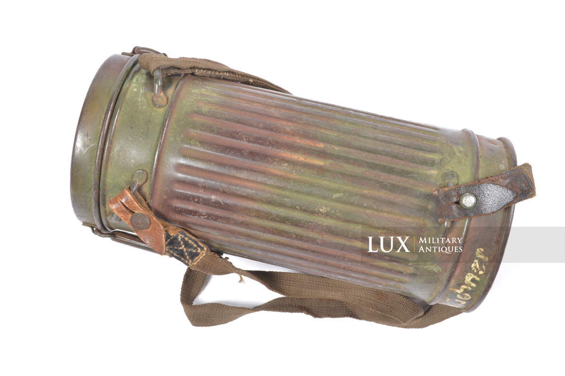 German three-tone camouflage gas mask canister set, « named / flak unit marked » - photo 10