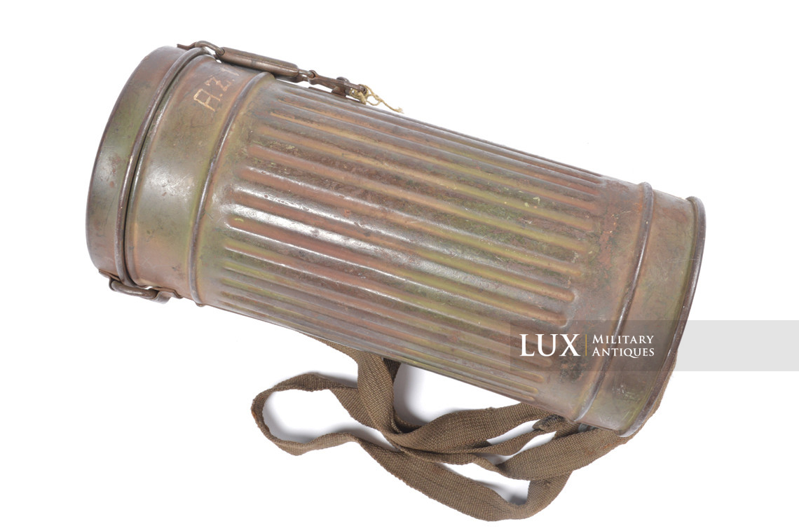 German three-tone camouflage gas mask canister set, « named / flak unit marked » - photo 13