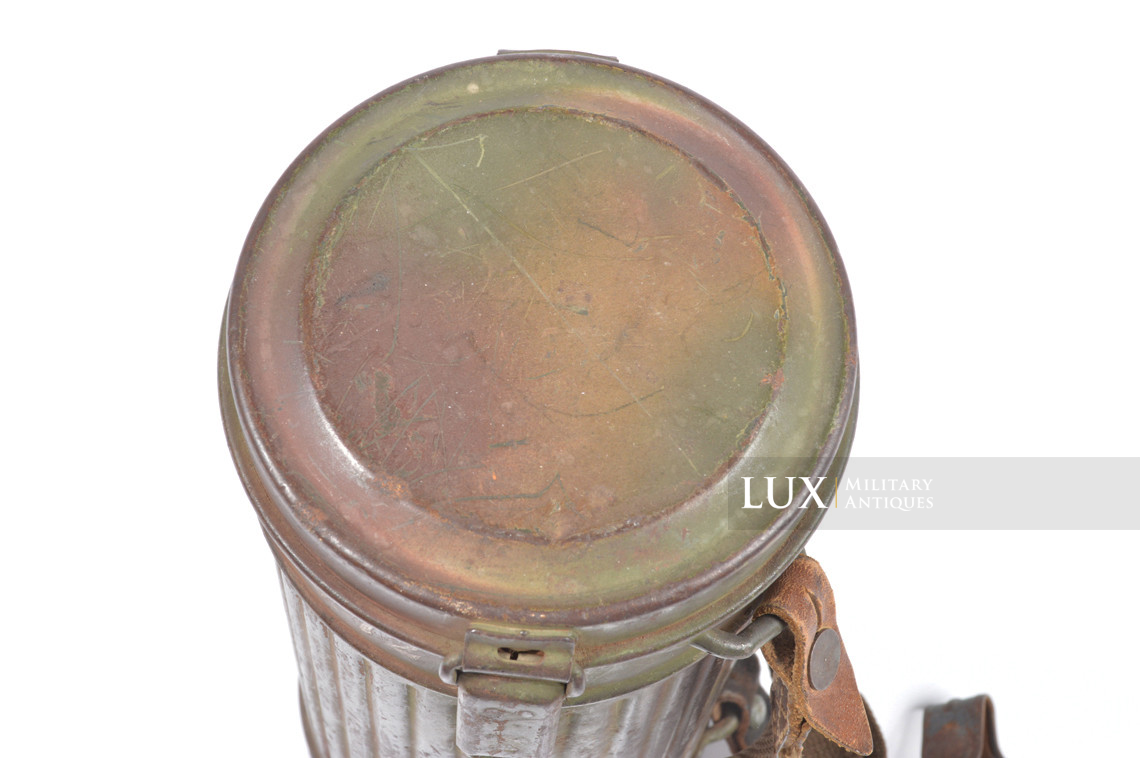 German three-tone camouflage gas mask canister set, « named / flak unit marked » - photo 14