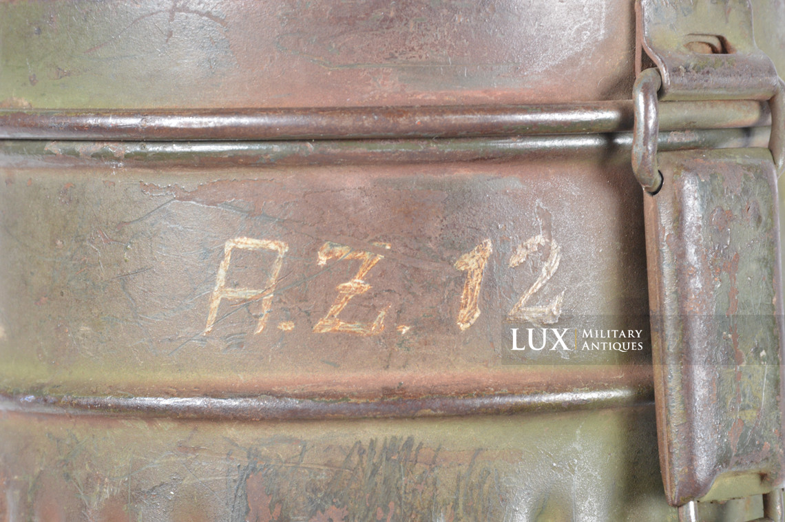 German three-tone camouflage gas mask canister set, « named / flak unit marked » - photo 16