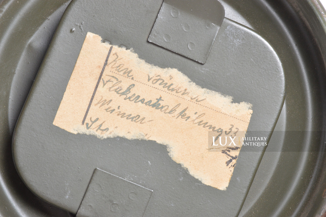 German three-tone camouflage gas mask canister set, « named / flak unit marked » - photo 40