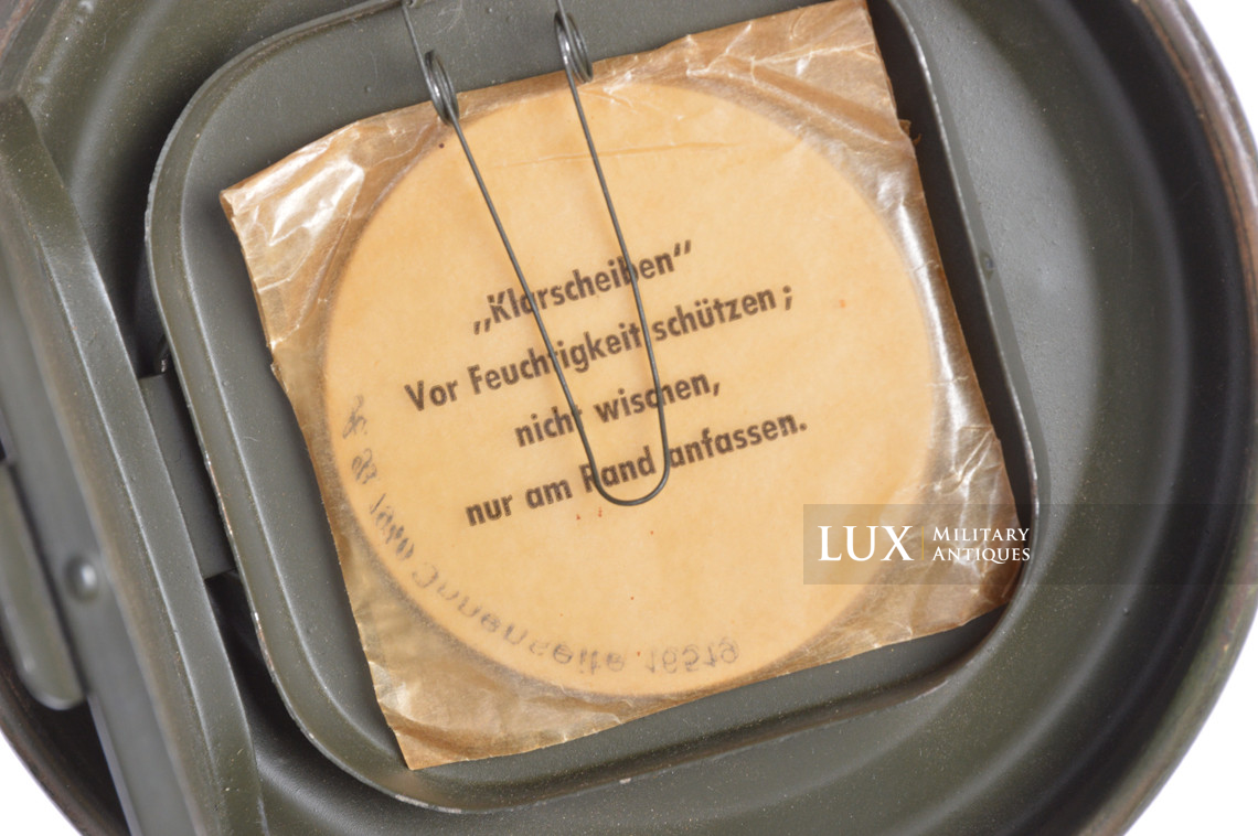 German three-tone camouflage gas mask canister set, « named / flak unit marked » - photo 41