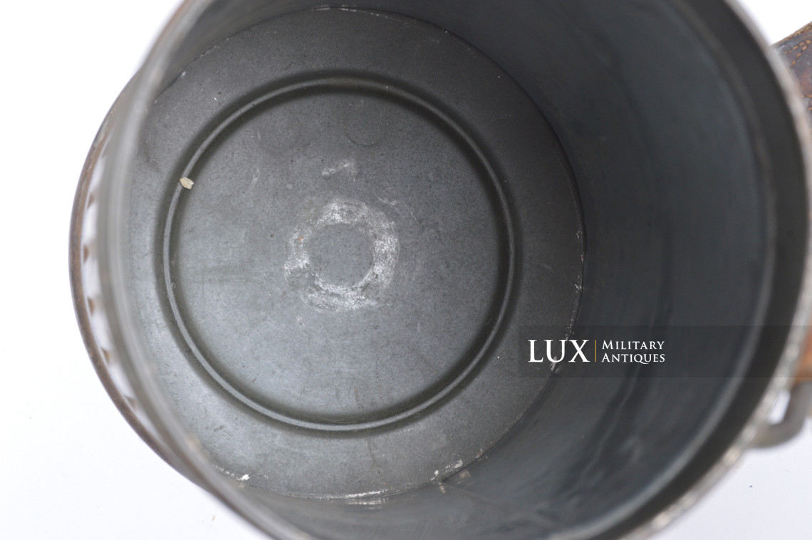 German three-tone camouflage gas mask canister set, « named / flak unit marked » - photo 42