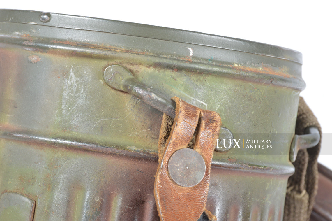German three-tone camouflage gas mask canister set, « named / flak unit marked » - photo 20