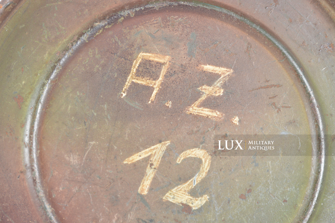 German three-tone camouflage gas mask canister set, « named / flak unit marked » - photo 25