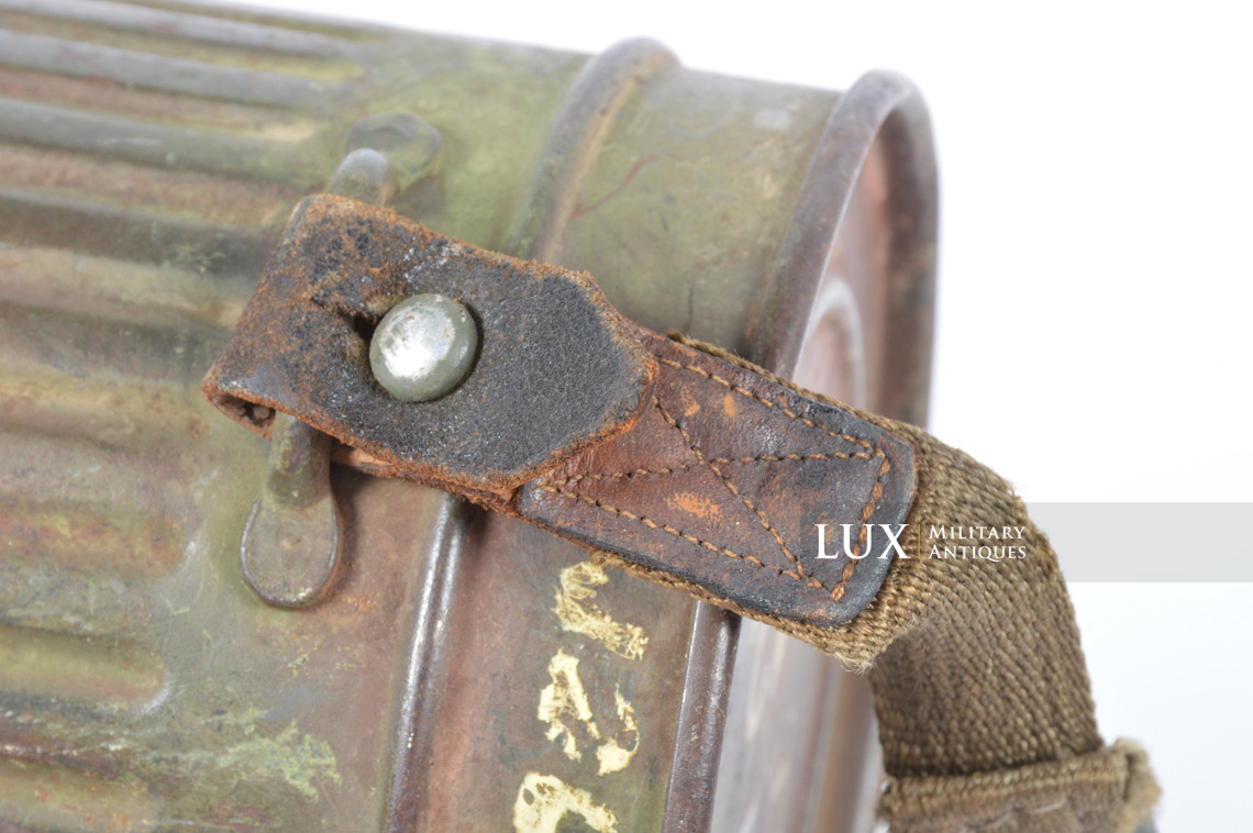 German three-tone camouflage gas mask canister set, « named / flak unit marked » - photo 26