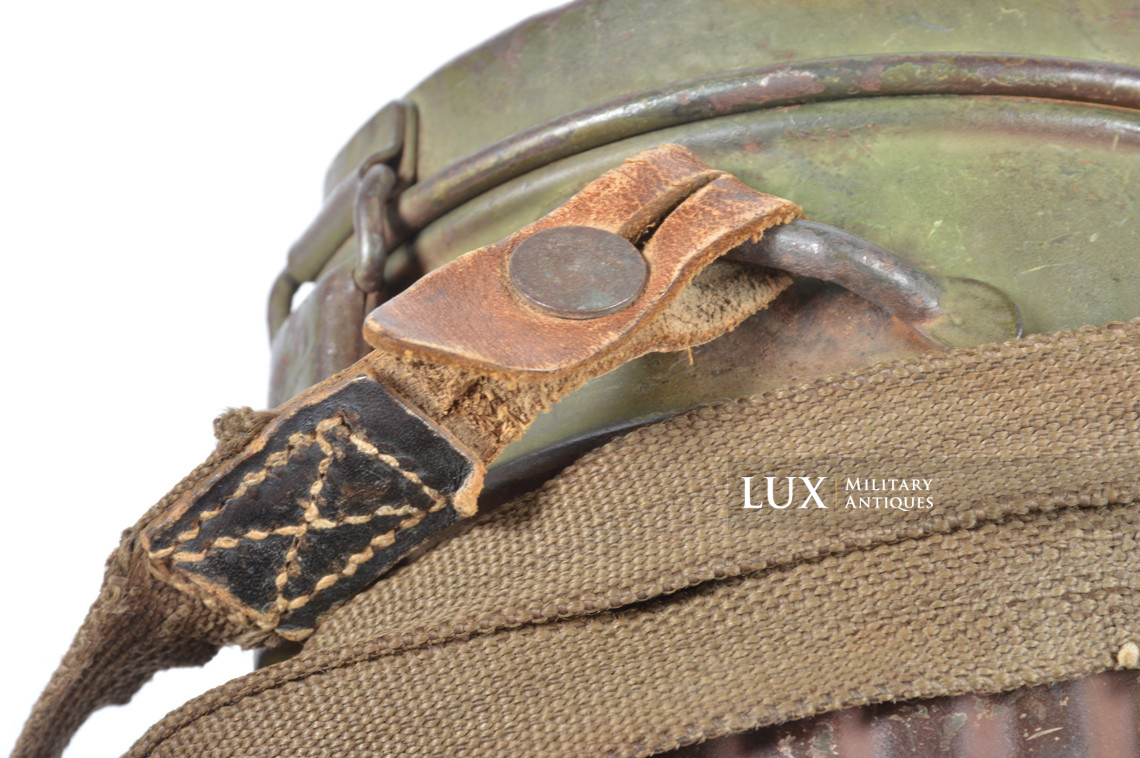 German three-tone camouflage gas mask canister set, « named / flak unit marked » - photo 28