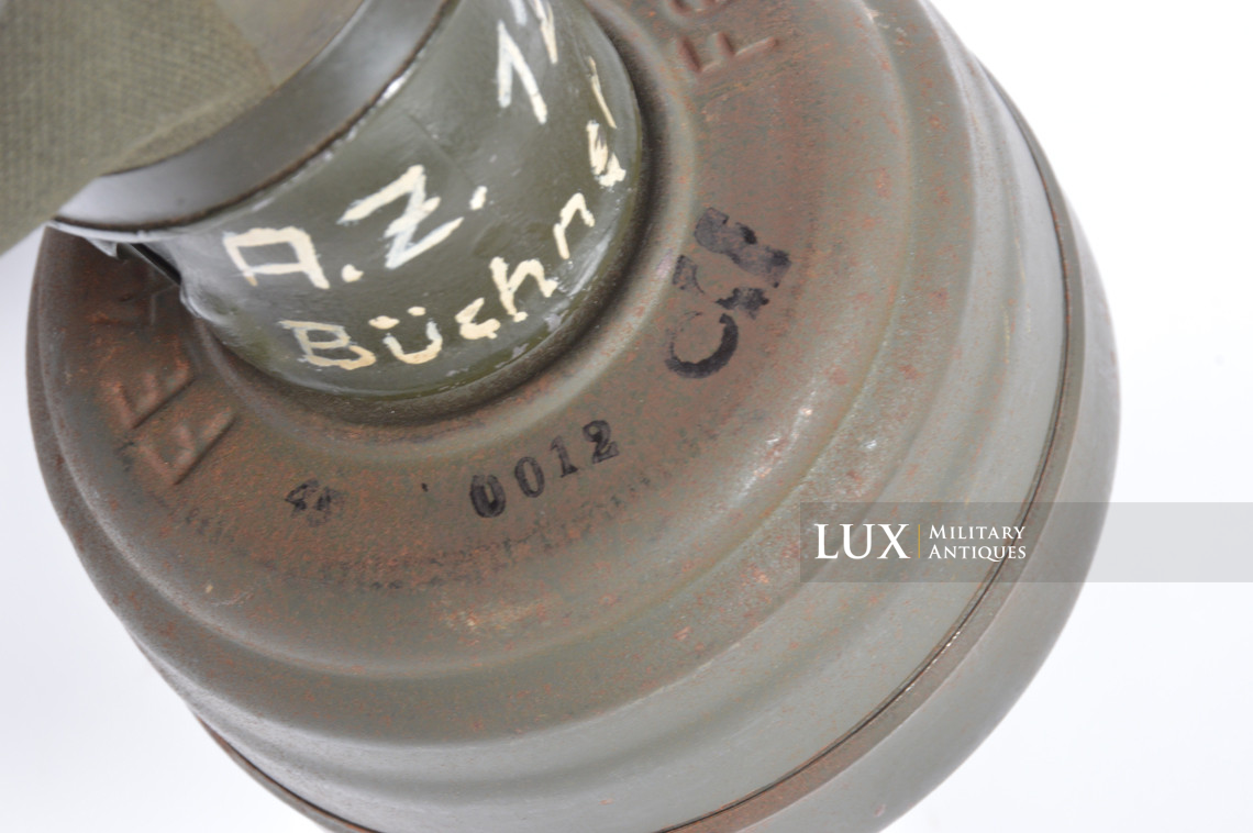 German three-tone camouflage gas mask canister set, « named / flak unit marked » - photo 45
