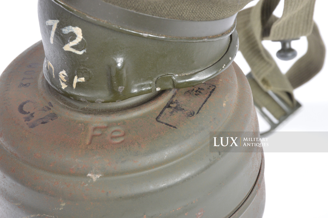 German three-tone camouflage gas mask canister set, « named / flak unit marked » - photo 46