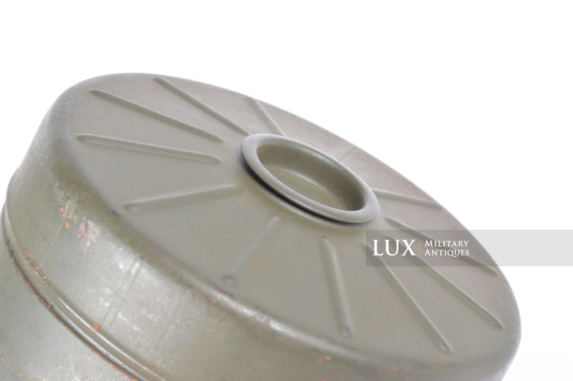 German three-tone camouflage gas mask canister set, « named / flak unit marked » - photo 47