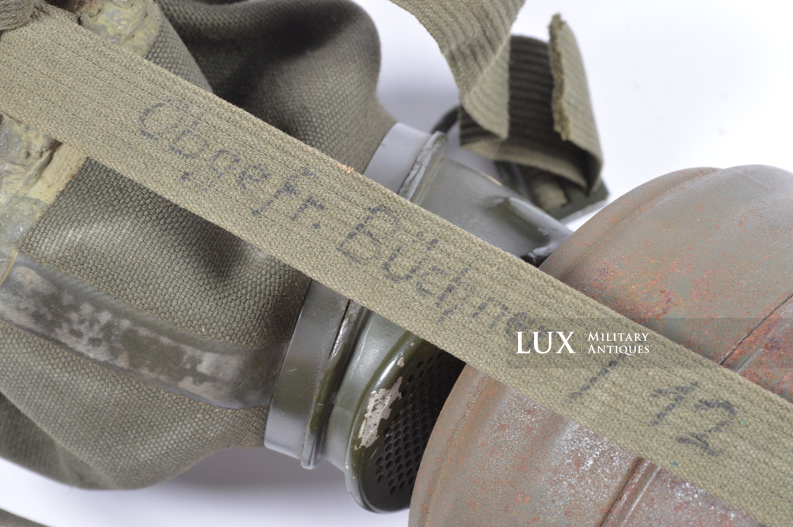 German three-tone camouflage gas mask canister set, « named / flak unit marked » - photo 48
