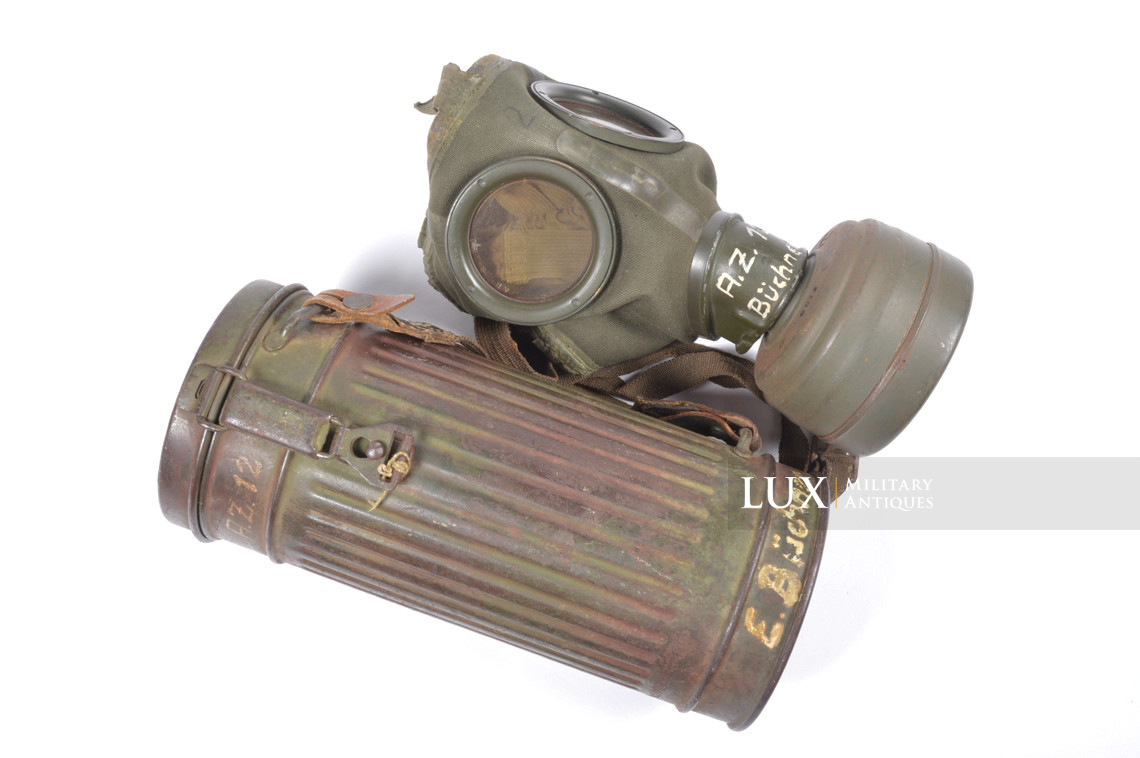 German three-tone camouflage gas mask canister set, « named / flak unit marked » - photo 8